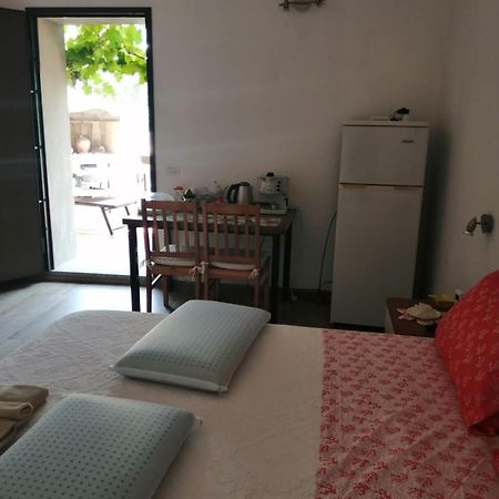 Elia'S House Bed and Breakfast Padru Buitenkant foto