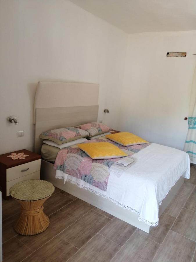 Elia'S House Bed and Breakfast Padru Buitenkant foto